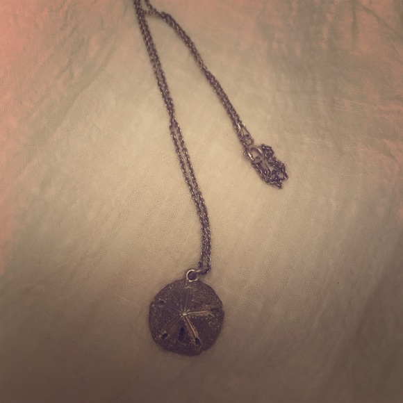 Silver sand dollar necklace from the Pearl Factory - Picture 1 of 3